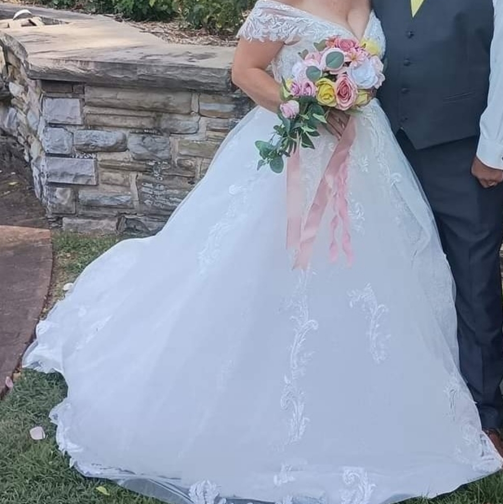 Wedding dress - Picture 3 of 4